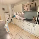 Spacious Close To Attractions Apartamento