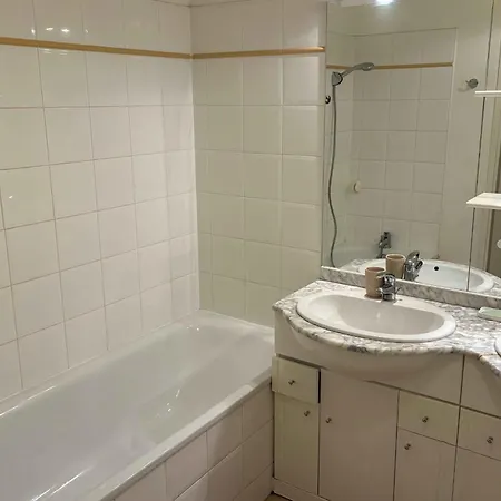 Spacious Close To Attractions