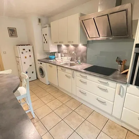 Spacious Close To Attractions Appartamento
